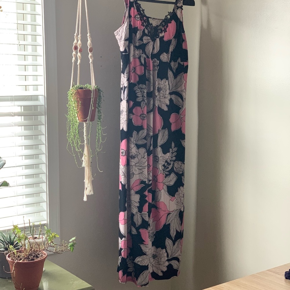 Woman’s Sleeveless Dress